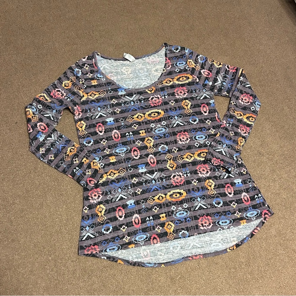 Aztec Print Women’s Lularoe Top Size Medium Long Sleeved Gray